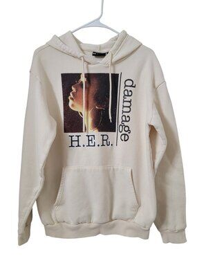 H.E.R. Size M Cream Pullover Hoodie with Graphic Print of Artist and Tour Cities